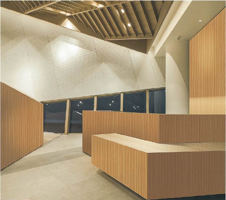 Како самолепљива ПВЦ фолија може да ревитализује ваш излог?